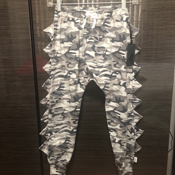 The Mini Classy All Camo Everything Dino Pants Size 8 - Picture 10 of 16